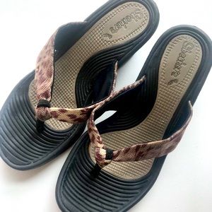 BOGO 1/2 OFF Sz 6 Skechers 2 1/2” Leopard Printed Black Wedge Sandal.